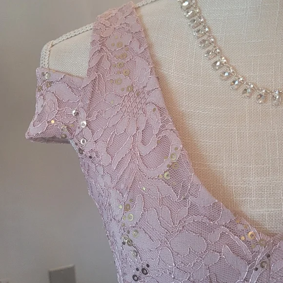 Formal dress - Picture 6 of 8